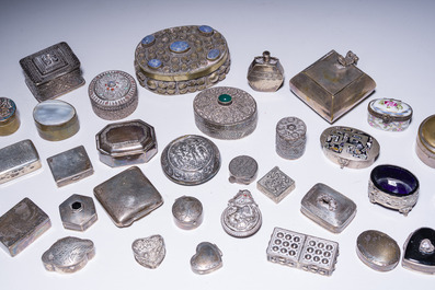 A varied collection of 33 pill boxes in silver and (silver-plated) metal finished with mother-of-pearl, turquoise, etc., various origins, 20th C.