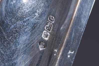 A varied collection of English silver and silver-plated tableware, 19th/20th C.