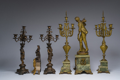 Deux garnitures de chemin&eacute;e en trois pi&egrave;ces en zamak dor&eacute; et patin&eacute; et marbre onyx surmont&eacute;es de figures, France, 19&egrave;me/20&egrave;me si&egrave;cle