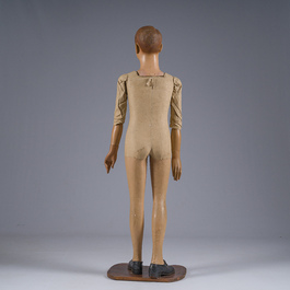 A French 'Buste Girard Paris' mannequin with a bicorne, mixed media (wood, fabric, papier-m&acirc;ch&eacute;, etc.), first half 20th C.