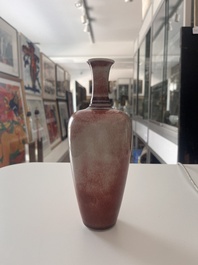 A Chinese monochrome peachbloom-glazed vase, Kangxi mark, 19th/20th C.