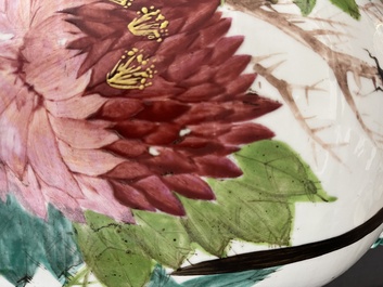 A Chinese qianjiang cai vase with a bird among blossoming branches, 19th/20th C.