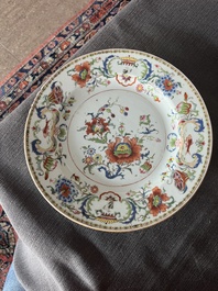 A pair of Chinese famille rose 'Pompadour' plates, Qianlong