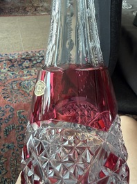 Six partly coloured overlay crystal cut glasses and one decanter, Val Saint Lambert, model Verrept, Belgium, third quarter 20th C.