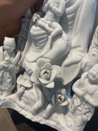 A Chinese Dehua blanc de Chine figure of Guanyin with servants, 19th C.