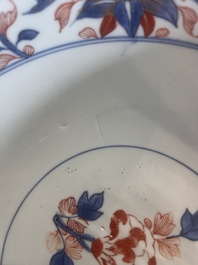 A Chinese Imari style bowl with floral design, Qianlong/Jiaqing