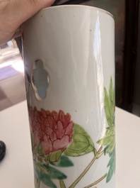 A Chinese reticulated qianjiang cai hatstand with birds among blossoming branches and two famille rose vases with animated design, 19th/20th C.