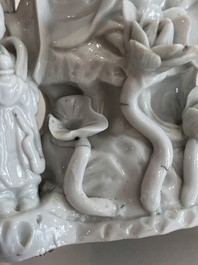 A Chinese Dehua blanc de Chine figure of Guanyin with servants, 19th C.