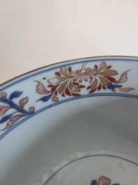 A Chinese Imari style bowl with floral design, Qianlong/Jiaqing