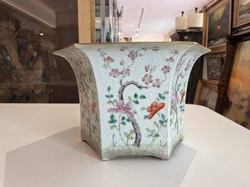 A hexagonal Chinese famille rose jardini&egrave;re with floral design, 19th C.