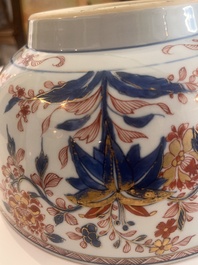 A Chinese Imari style bowl with floral design, Qianlong/Jiaqing