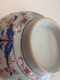 A Chinese Imari style bowl with floral design, Qianlong/Jiaqing
