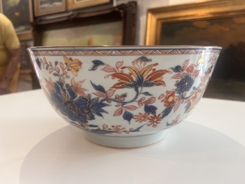 A Chinese Imari style bowl with floral design, Qianlong/Jiaqing
