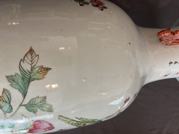 A Chinese qianjiang cai double design vase with an audience and a bird among blossoming branches, 19th/20th C.