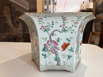 A hexagonal Chinese famille rose jardini&egrave;re with floral design, 19th C.