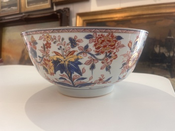 A Chinese Imari style bowl with floral design, Qianlong/Jiaqing