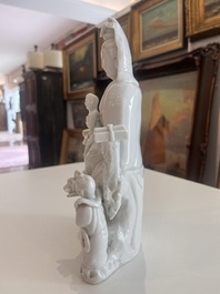A Chinese Dehua blanc de Chine figure of Guanyin with servants, 19th C.