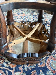A Chinese openworked carved wooden stand with marble top, 19th/20th C.