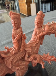 A Chinese red coral group with ladies during a tea ceremony in a garden, 19th/20th C.