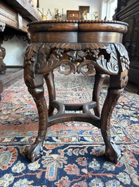 A Chinese openworked carved wooden stand with marble top, 19th/20th C.