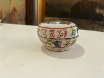 A varied collection of Chinese famille rose and famille verte porcelain, 19th/20th C.