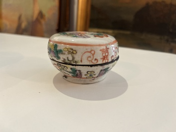 A varied collection of Chinese famille rose and famille verte porcelain, 19th/20th C.