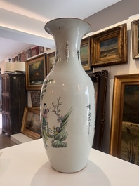 Two Chinese famille rose vases with ladies and children in a palace garden, 19th/20th C.