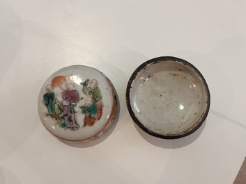 A varied collection of Chinese famille rose and famille verte porcelain, 19th/20th C.
