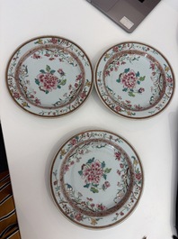 Eleven Chinese Imari style and famille rose plates with floral design, Yongzheng/Qianlong