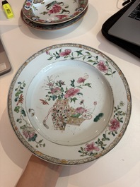 Eleven Chinese Imari style and famille rose plates with floral design, Yongzheng/Qianlong