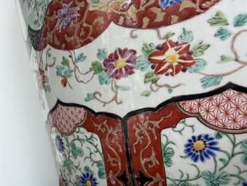 A pair of impressive Japanese Kutani vases and covers with animated scenes and floral design, signed, Meiji, 19th C.