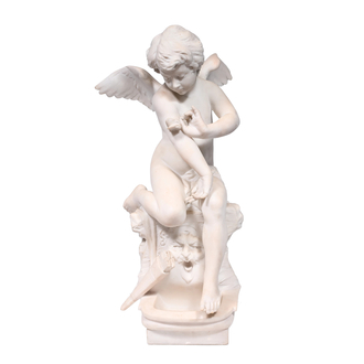 Clément-Léopold Steiner (1853-1899): Een witmarmeren groep met Cupido die met een vlinder speelt