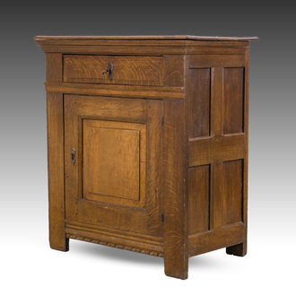 Cabinet de couvent en chêne, Flandres, 18ème siècle