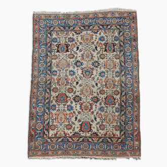 Tapis oriental de type Kashan à décor floral, laine sur coton, 20ème siècle