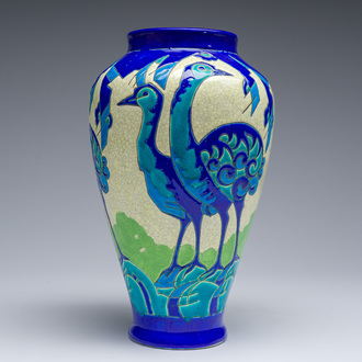 Een zeldzame polychrome art-decovaas met gestileerde vogels of emoes, Charles Catteau voor Boch Kéramis, tweede kwart 20ste eeuw