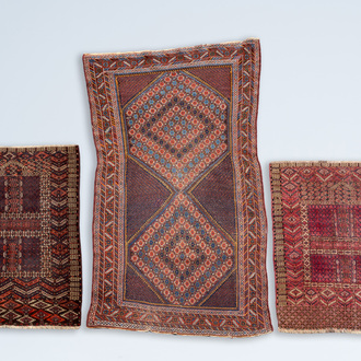 Trois tapis orientaux à décor géométrique, e.a. un tapis turkmène et un tapis de type Shahsavan, première moitié du 20ème siècle