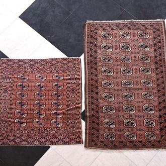 Deux tapis orientaux de type Baluch à décor géométrique, laine sur coton, 20ème siècle