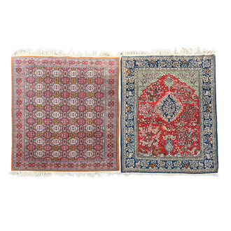 Deux tapis orientaux de type Qom (Qum/Ghom) à décor floral et d'animaux parmi des branches fleuries, laine sur coton, 20ème siècle