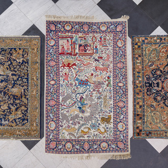 Trois tapis pakistanais à décor floral et de scènes de chasse, laine sur coton, 20ème siècle