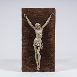 Christ en bois sculpté et patiné, Flandres, 17ème siècle