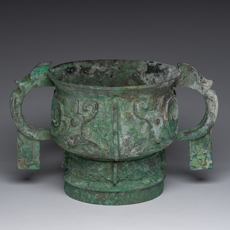 Importante coupe rituelle en bronze de type 'gui', Chine, probablement époque des Royaumes Combattants