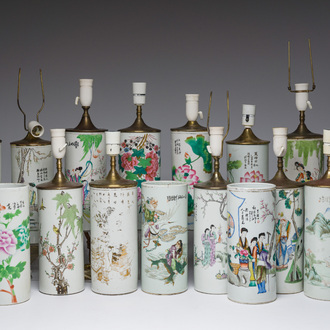 Dix-sept porte-chapeaux en porcelaine de Chine famille rose et qianjiang cai, dont quatorze montés en lampe, 19ème/20ème siècle