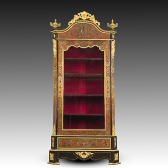 A French Napoleon III style gilt bronze mounted ebonized wooden single door display cabinet with copper and tortoiseshell inlay, 19th/20th C.