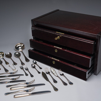 Ménagère de 128 pièces dans la cassette d'origine, 925/000, Robbe & Berking, Allemagne, 20ème siècle