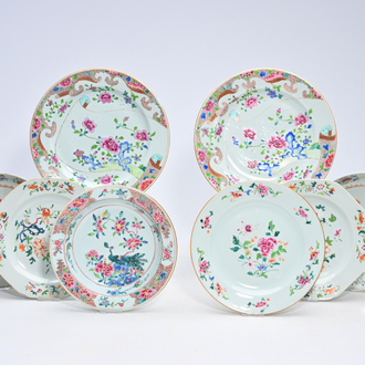 Huit assiettes en porcelaine de Chine famille rose à décor floral, Yongzheng/Qianlong