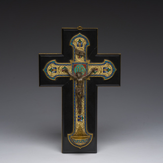 Croix en émaux cloisonnés de Limoges avec un Corpus Christi en bronze à patine brune, F. Barbedienne, France, 19ème siècle