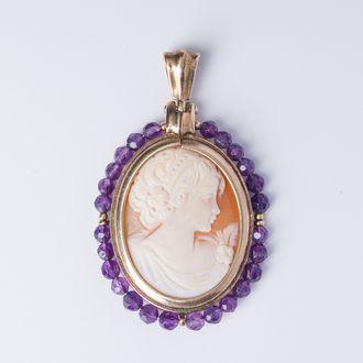 A cameo pendant with a lady's portrait in profile decorated with amethysts all around, 20th C.
