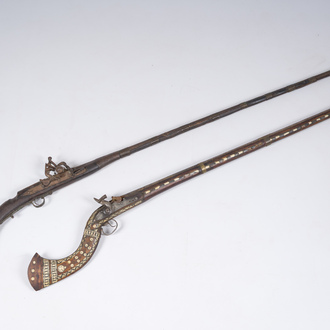 Deux mousquets incrustés d'os ou Moukahla (moukalla), Syrie, 19ème siècle