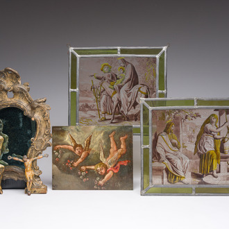 Een gevarieerd lot met vnl. religieuze kunst, w.o. twee beschilderde glas-in-lood-ramen en een corpus, 17de/20ste eeuw