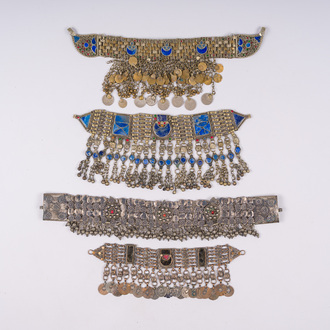 Drie colliers en een zilveren huwelijkstiara, Afghanistan en Jemen, 19de eeuw